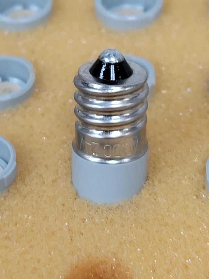 Used BOX OF 15 NEW FUJI ELECTRIC APX509-24O LED BULBS APX50924O
