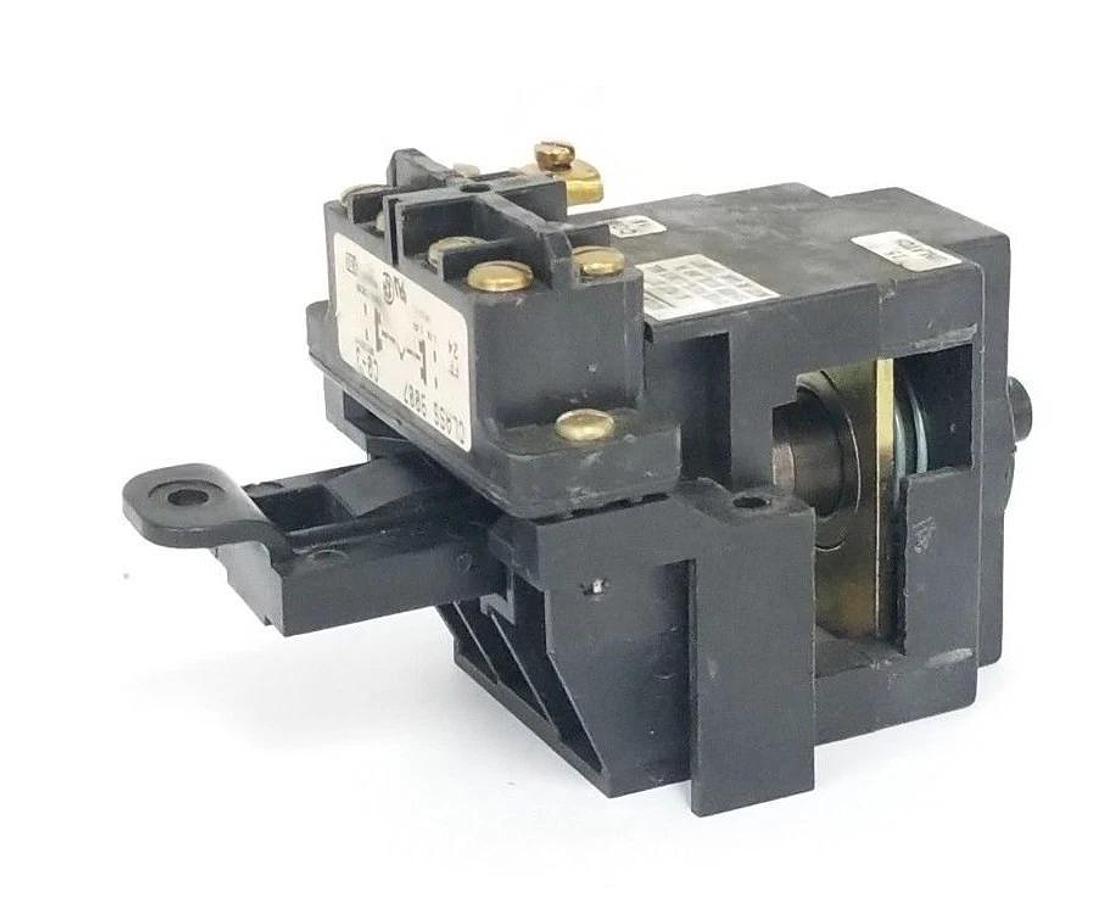 Used SQUARE D 9007-CO3 SNAP SWITCH SER. A W/ AUXILIARY CONTACT MOUNT BLOCK