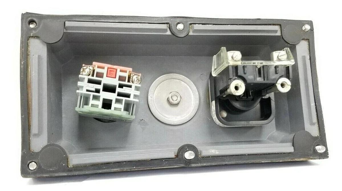 Used ALLEN BRADLEY 800H-2HAF4R PUSHBUTTON ASSEMBLY SER. C 800H-QR10 800H2HAF4R