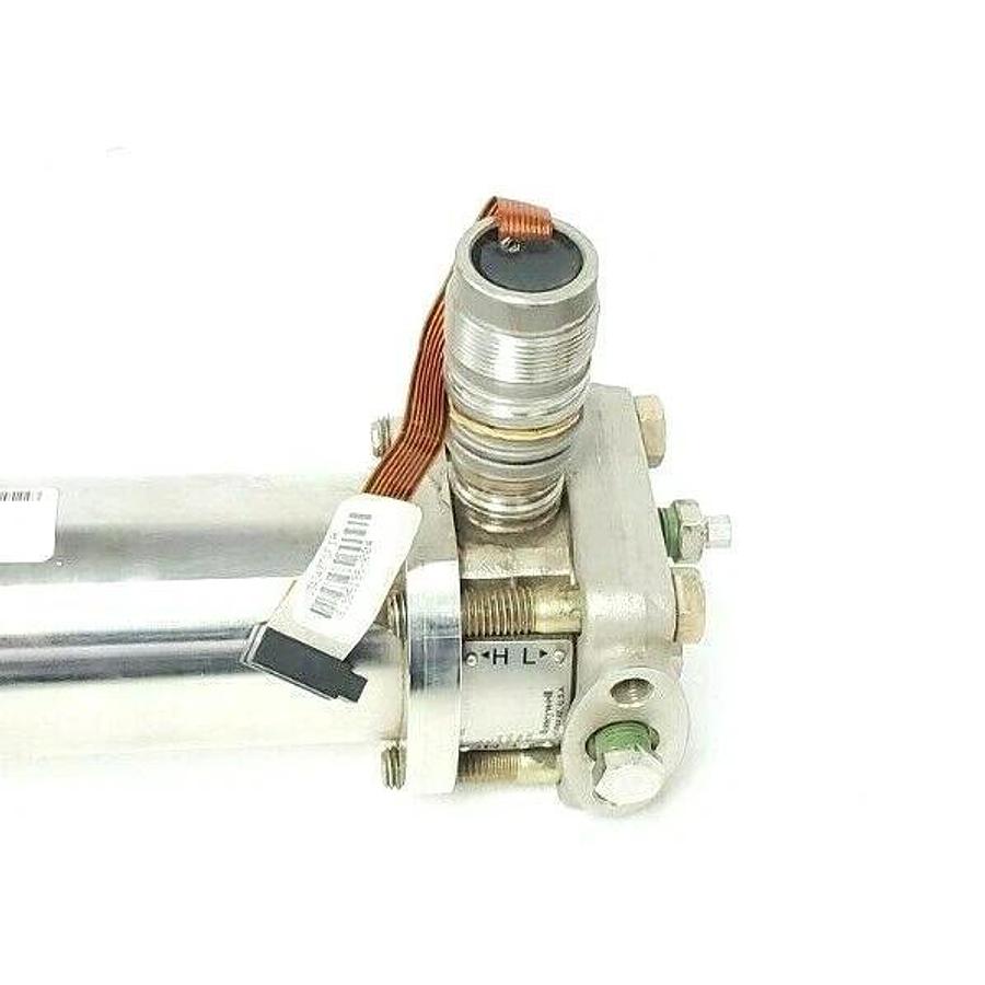 Used NIB THOMSON INDUSTRIES STF132M-SIH-0A FLOWMETER W/ 2CA08OMEL9.75 CARRIAGE
