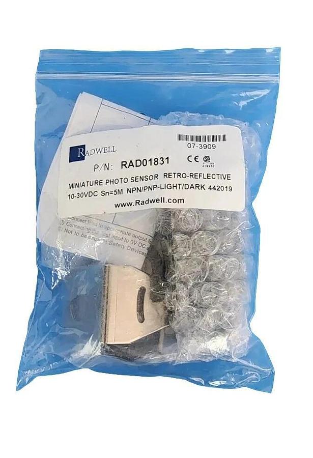 Used NEW RADWELL RAD01831 MINIATURE PHOTO SENSOR RETRO-REFLECTIVE 10-30VDC