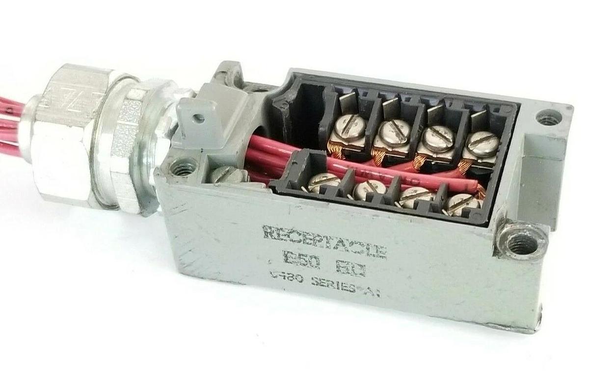 Used CUTLER HAMMER E50-BD LIMIT SWITCH RECEPTACLE SER. A1 W/ GAS / OIL CABLE 600V