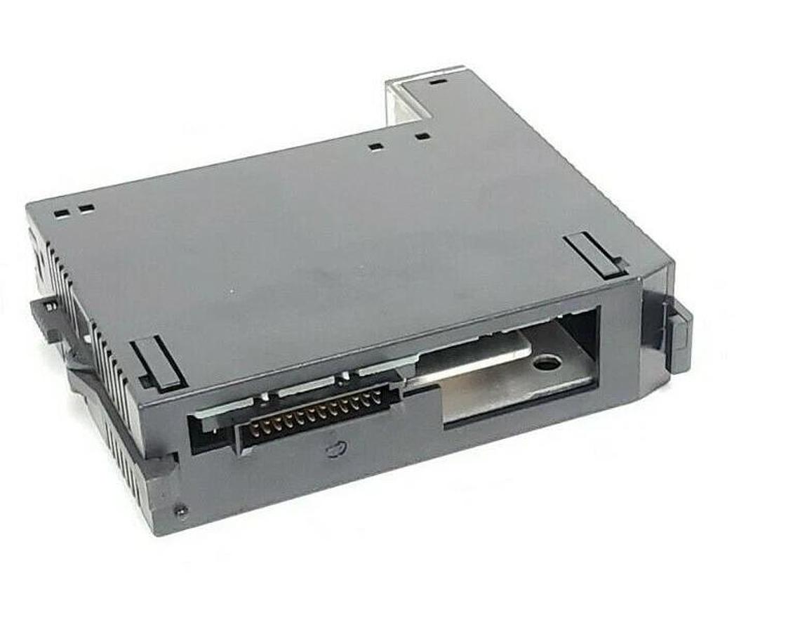 Used GE FANUC IC693MDL330D OUTPUT MODULE 120/240VAC,1A, 8 PT, IC693MDL330