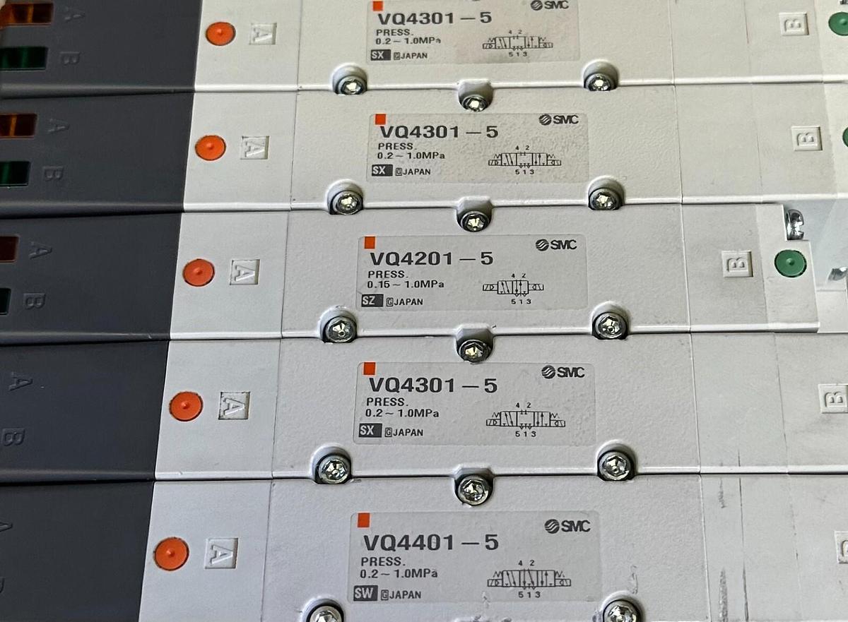 Used SMC VV5Q41-05-DAM01 / VV5Q4105DAM01 VALVE MANIFOLD W/ VQ4401-5 VQ4301-5 VQ4201-5