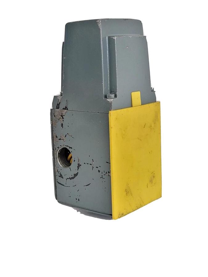 Used PARKER HANNIFIN PARKER 10101B1AYC DIRECTIONAL CONTROL VALVE 115V 60C 06EF