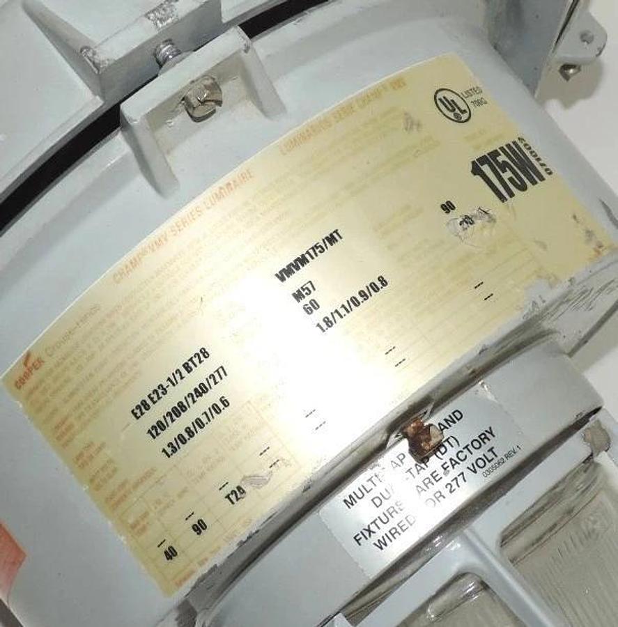 Used CROUSE HINDS VMVM175/MT LIGHT FIXTURE, INPUT 210 WATTS, 60 HZ, VMVMN175MT