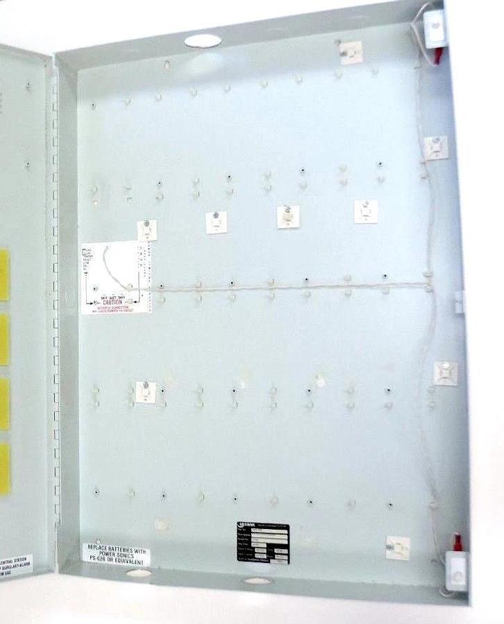 Used ULTRAK SAFENET SYSTEM A402-302 ENCLOSURE A402302