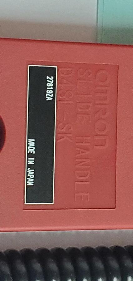 Used NIB OMRON D4SL-NSK10-LK-03 GUARD LOCK SAFETY-DOOR SWITCH D4SLNSK10LK03