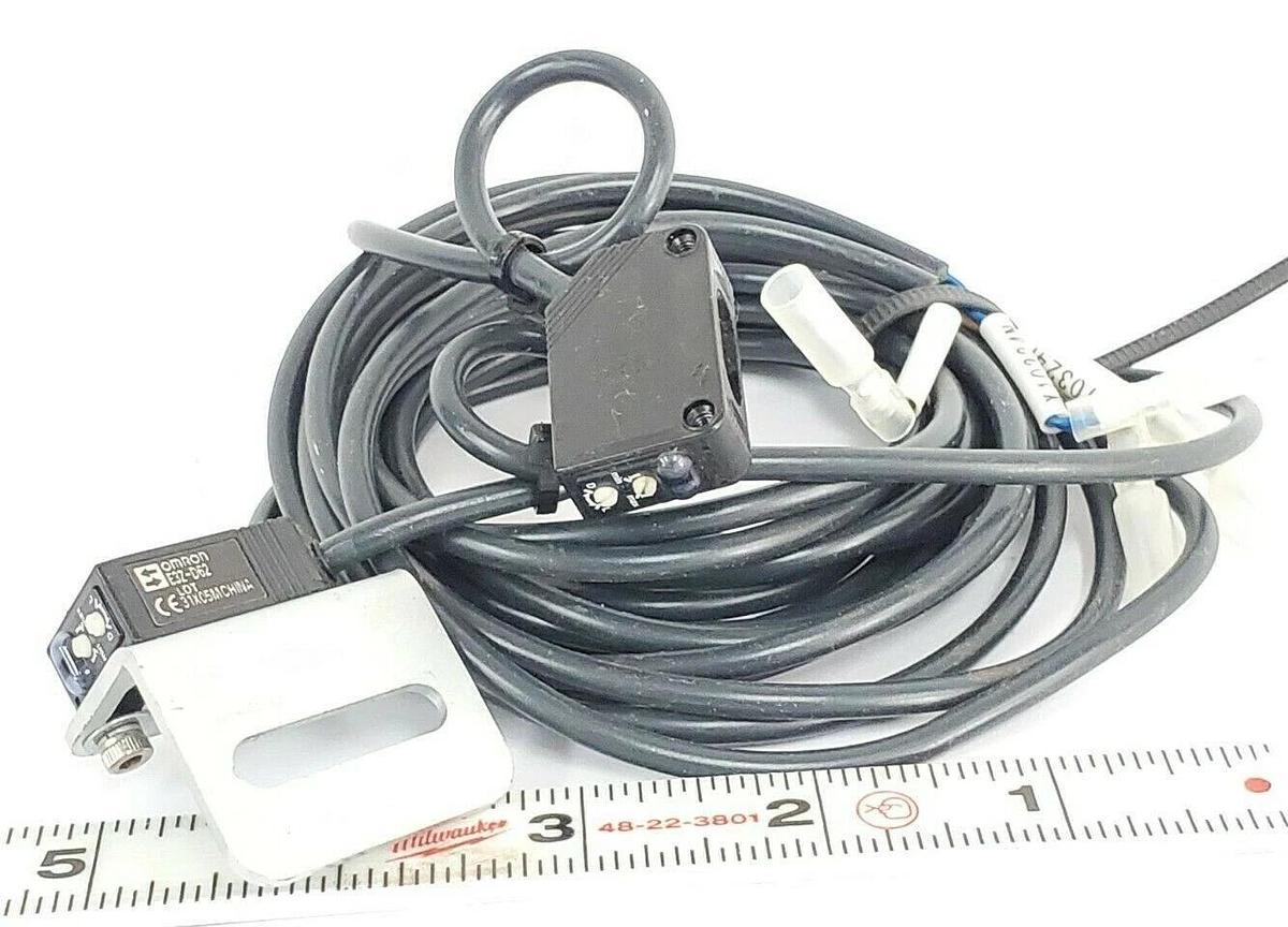 Used LOT OF 2 OMRON E3Z-D62 PHOTOELECTRIC SENSORS 2 METER RANGE NPN 12/24 VDC