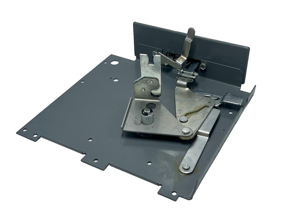 Used Square D 80439-402-51 Handle Mechanism for Class 9422 Disconnect Switches, NSNP