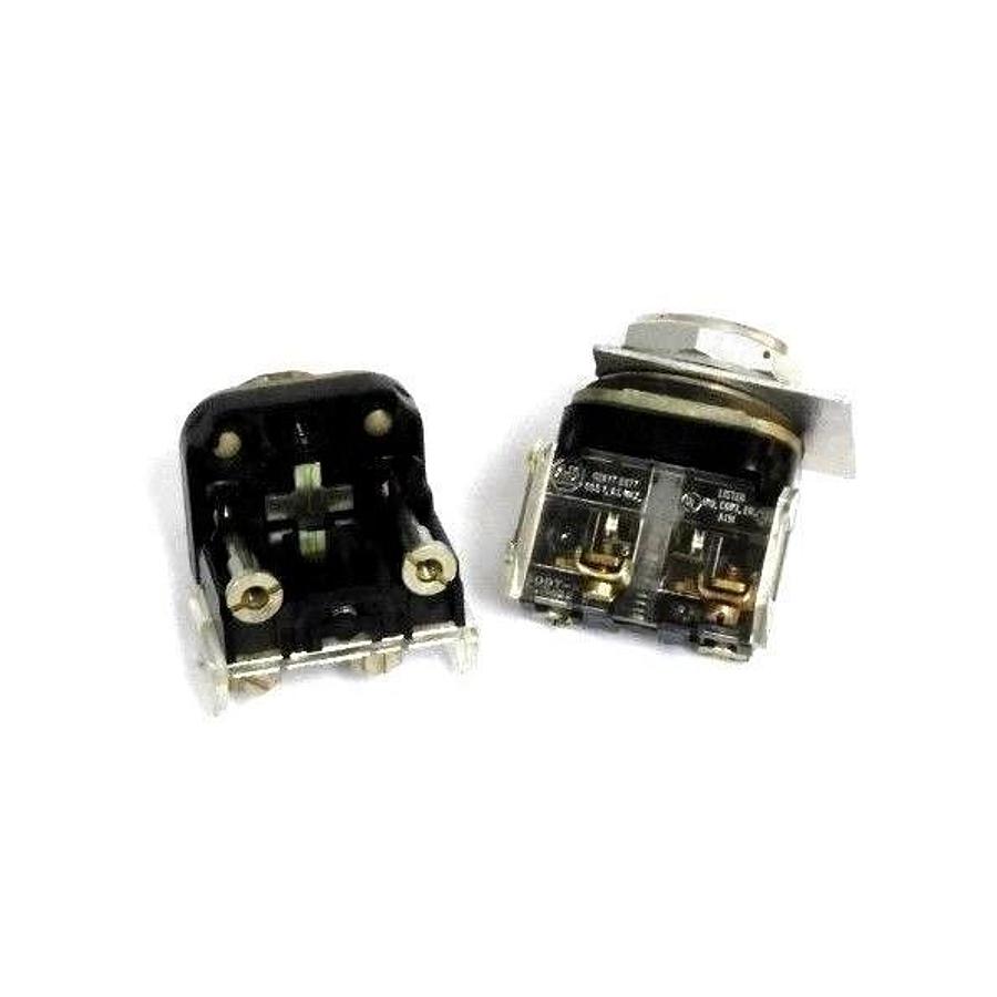 Used (2) ALLEN BRADLEY 800T-A PUSHBUTTONS 800TA, SER. T, 800T-XD1 SER. D 800T-XA A