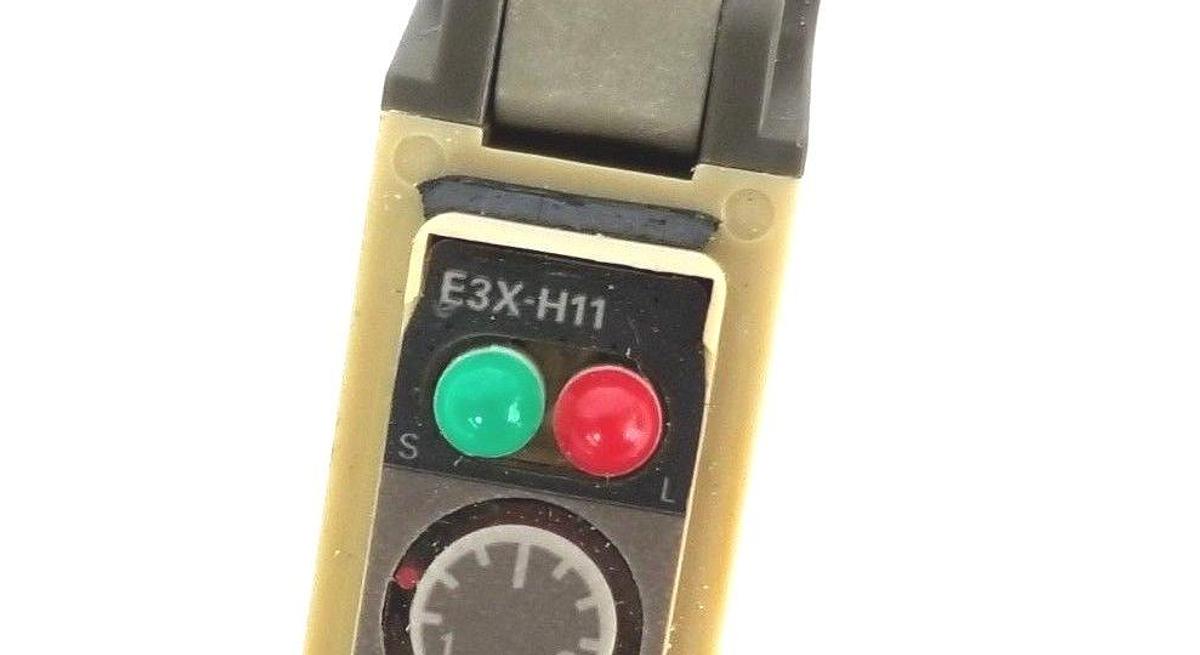 Used OMRON E3X-H11 PHOTOELECTRIC SENSOR 10-30VDC, E3XH11 *MISSING COVER*
