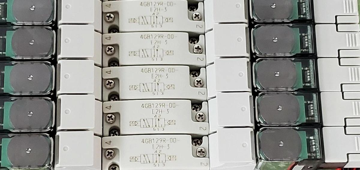 Used NIB CKD M4GB120R-C6-E2HD-6-3 VALVE MANIFOLD ASSEMBLY M4GB120RC6E2HD63
