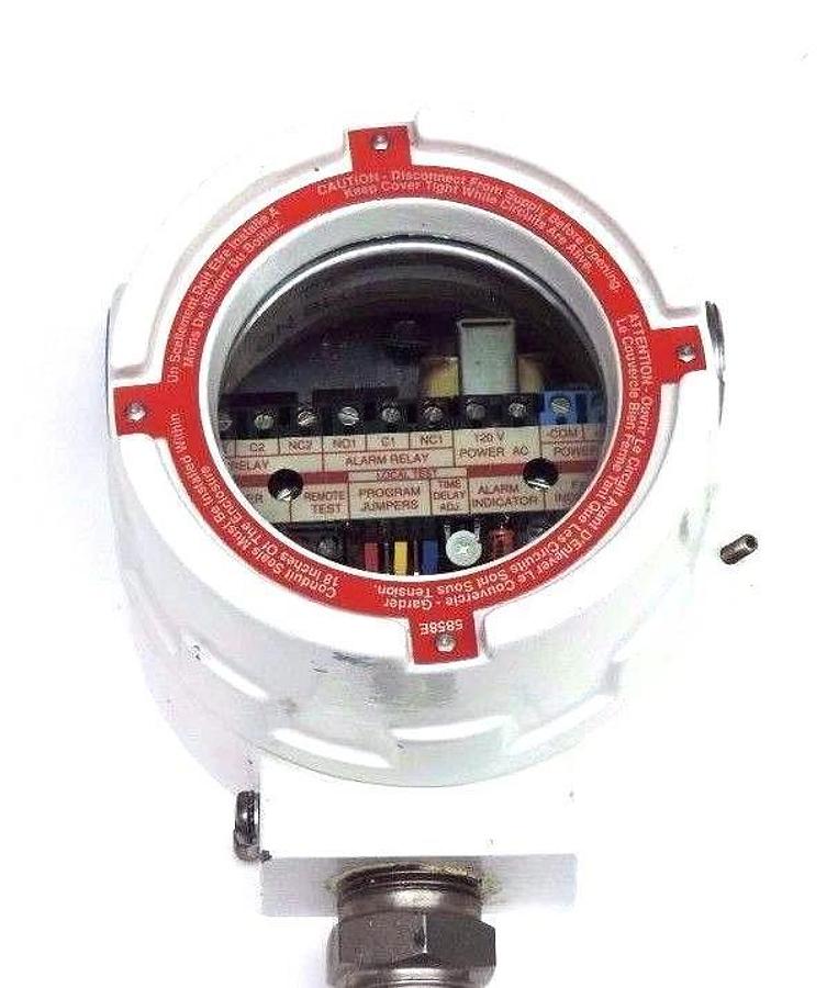 NEW EAGLE GENELCO GPE1AG0080P TRANSMITTER 120VAC 5S 30VDC 1000PSI MAX 11" STEM