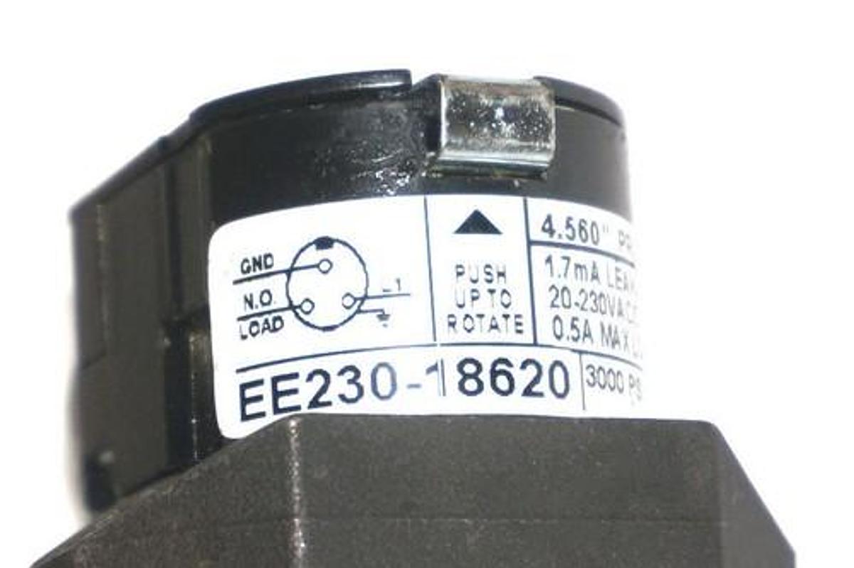 Used NAMCO EE230-18620 LPR CYLINDRICATOR INDUCTIVE PROXIMITY SENSOR 4.560'' PROBE
