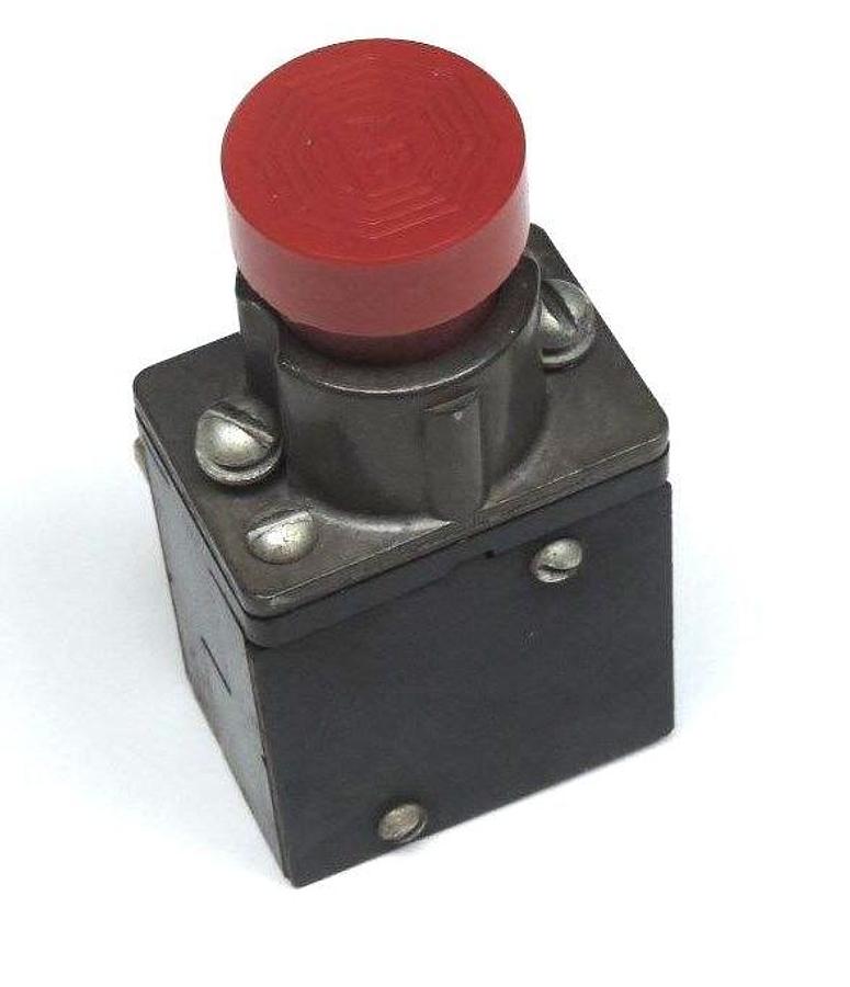 Used ALLEN BRADLEY 800-BK6A PUSHBUTTON EXTENDED HEAD RED 1NO/1NC 800BK6A, 600V MAX.