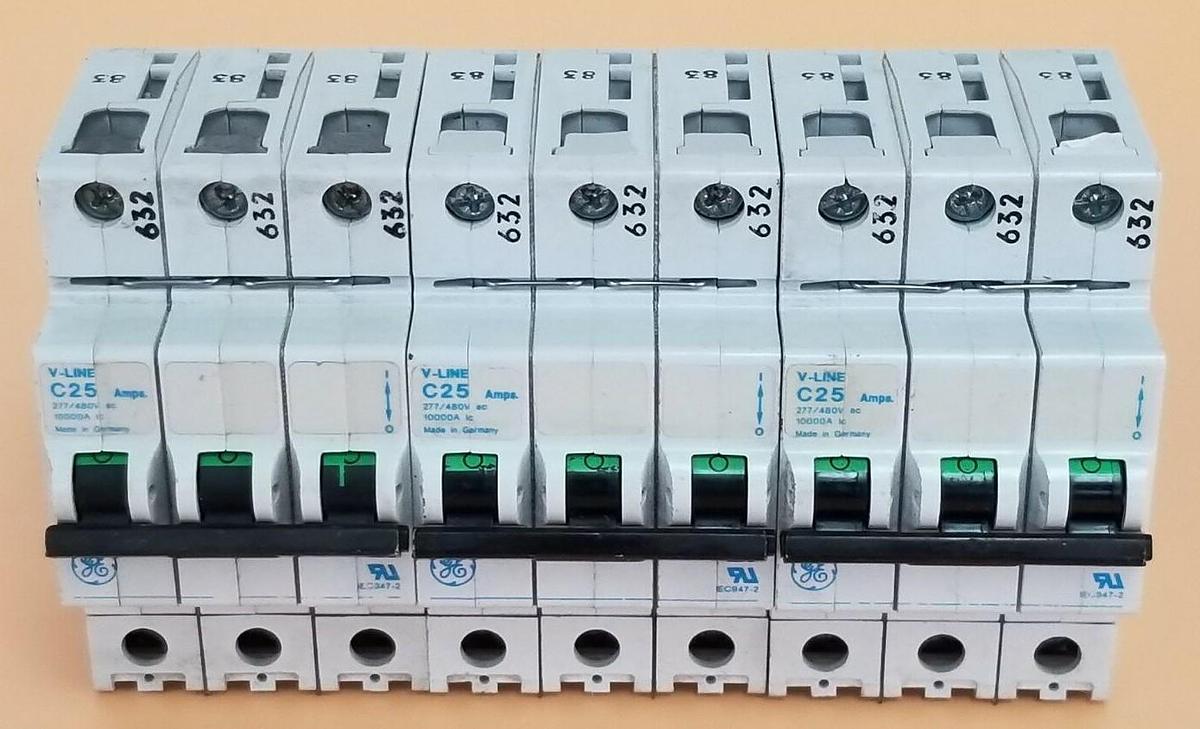 Used LOT OF 3 GENERAL ELECTRIC V07325 CIRCUIT BREAKERS 277/480V 25A V-LINE C25