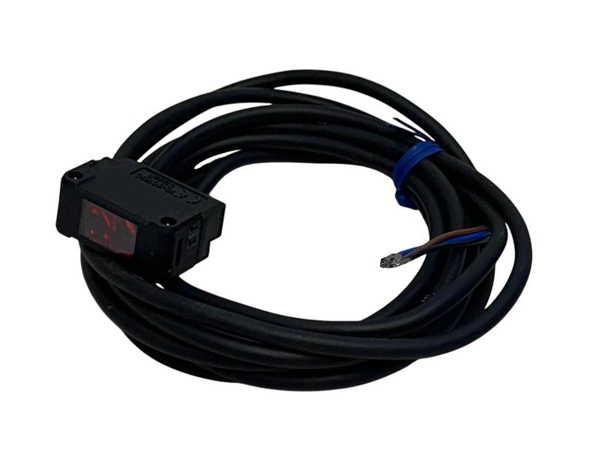 KEYENCE PZ-G101N / PZG101N Square Reflective Sensor 10-30VDC RED LED 200mm NSNP
