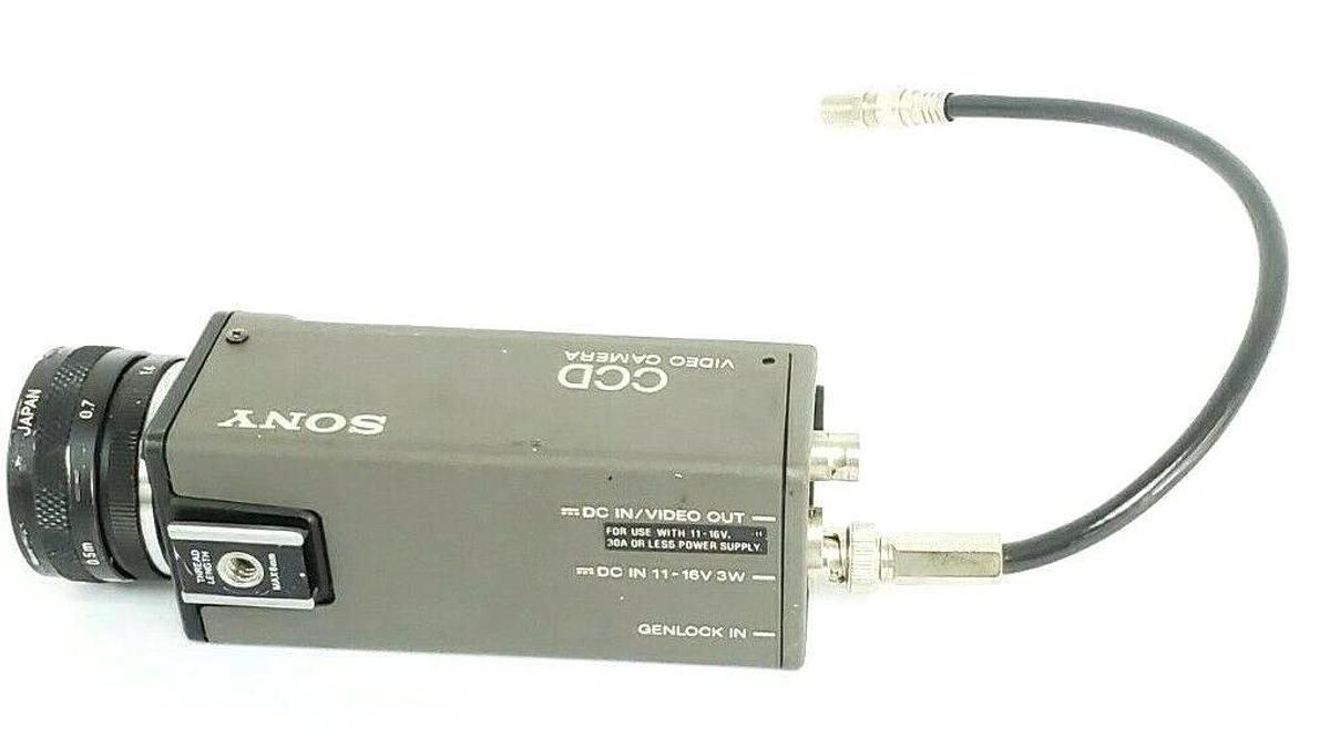 Used SONY SSC-D5 CCD VIDEO CAMERA SSCD5 W/ CABLE AND LENS