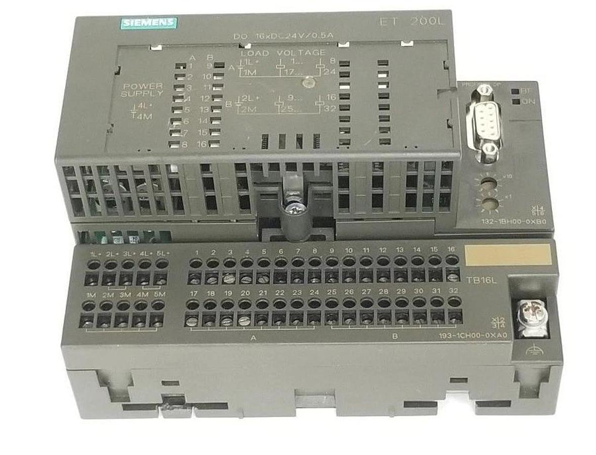 Used SIEMENS 6ES7 132-1BH00-0XB0 DIGITAL OUTPUT MODULE W/ 6ES7 193-1CH00-0XA0 BASE