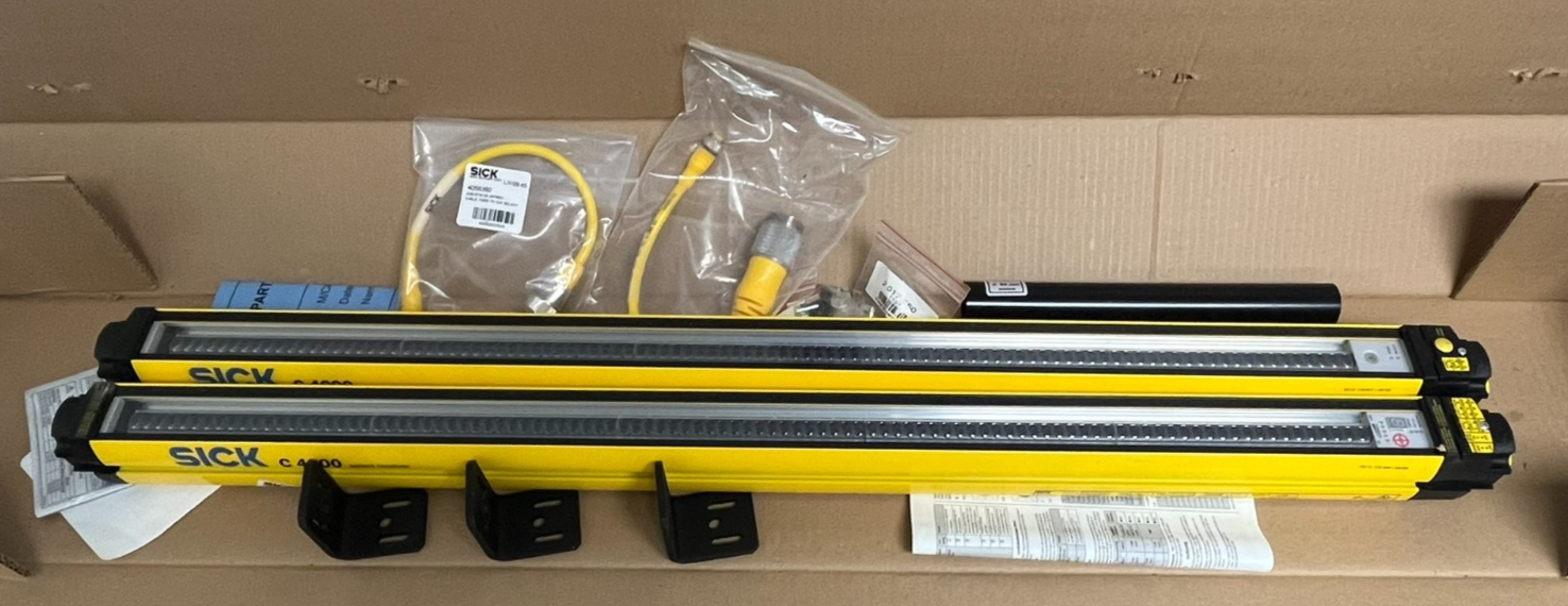 Used SICK XC40P-0701A0A0AAA0 C4000 Select Safety Light Curtain Pair 1052745 750/14mm