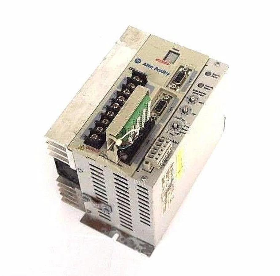 Used ALLEN BRADLEY 2098-DSD-020X-DN ULTRA 3000I DRIVE SER.B F/W: V1.41 P/N: 9101-1923
