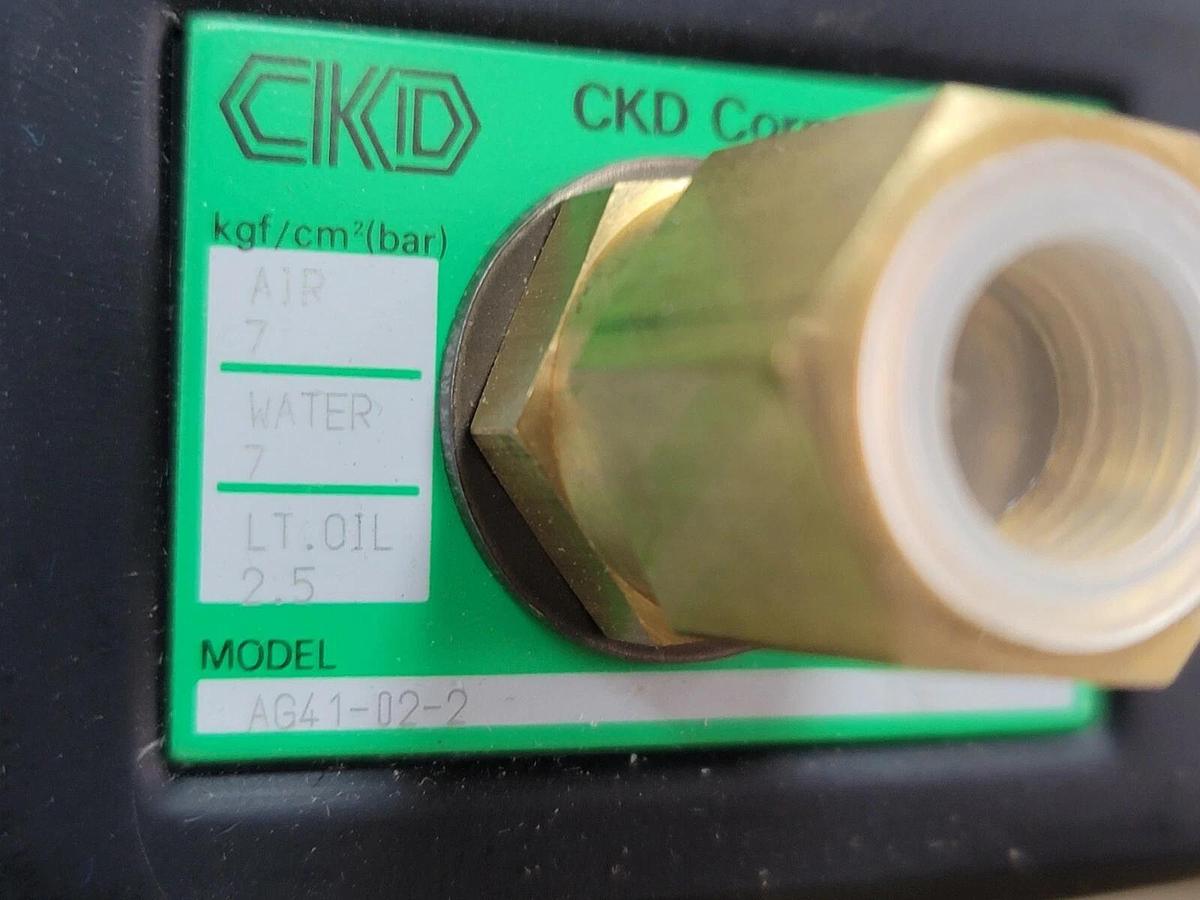 Used NIB CKD AG41-02-2-03E SOLENOID VALVE AC200V AG4102203E