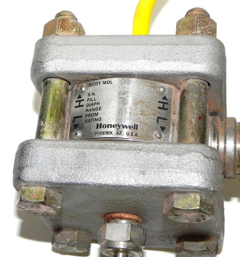 Used HONEYWELL STR12D-21A-1CDDCBA407K-MB.F1C3-814D ST3000 SMART TRANSMITTER