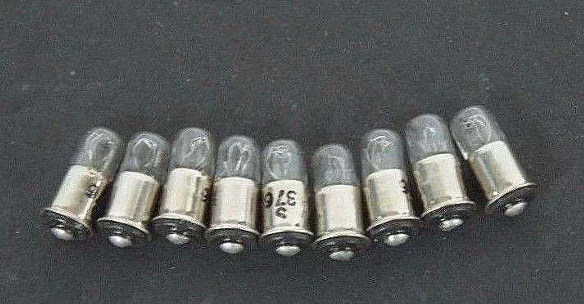LOT OF 9 NEW SPC 376 LAMP MIDGET FLANGED 28V .06AMP 25000HR