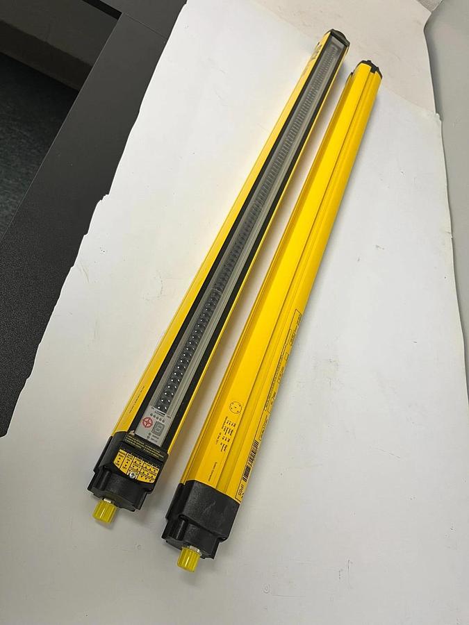 SICK XC40P-0701A0A0AAA0 C4000 Select Safety Light Curtain Pair 1052745 750/14mm