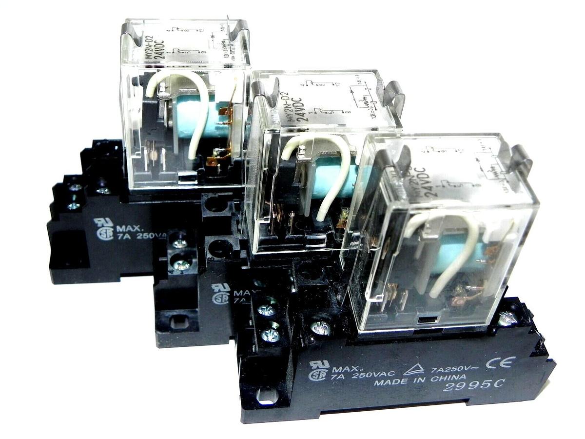 Used LOT OF 3 OMRON MY2N-D2 RELAY 24VDC W/ BASE SOCKET 2995C