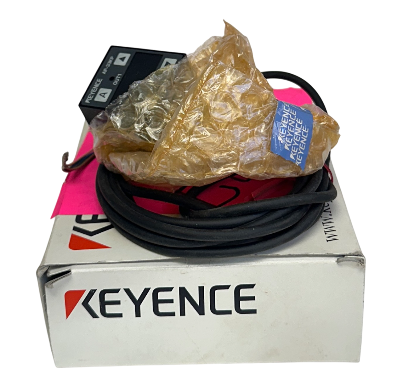 Used KEYENCE AP-33KP / AP33KP PRESSURE SWITCH 12-24VDC 2-COLOR 2M CABLE NSMP