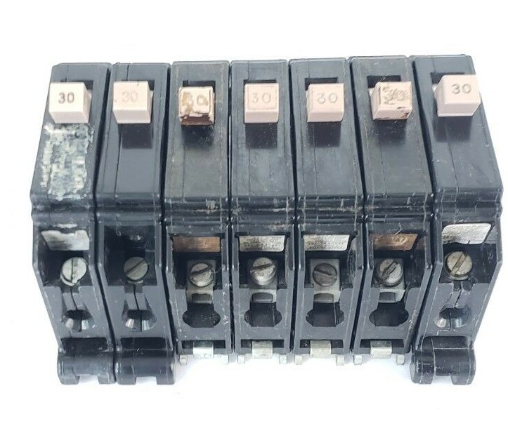 Used LOT OF 7 CUTLER HAMMER CH130 CIRCUIT BREAKERS 120-240V 30A 10K