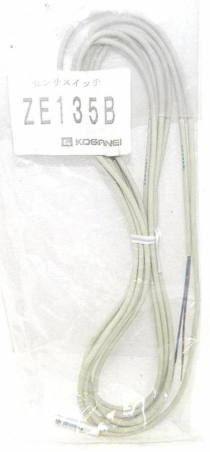 Used NEW KOGANEI ZE135B PHOTOELECTRIC SENSOR
