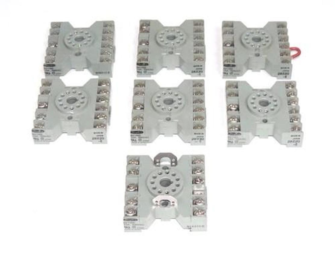 Used LOT OF 7 DAYTON 6X156E SOCKETS 10A, 300VAC