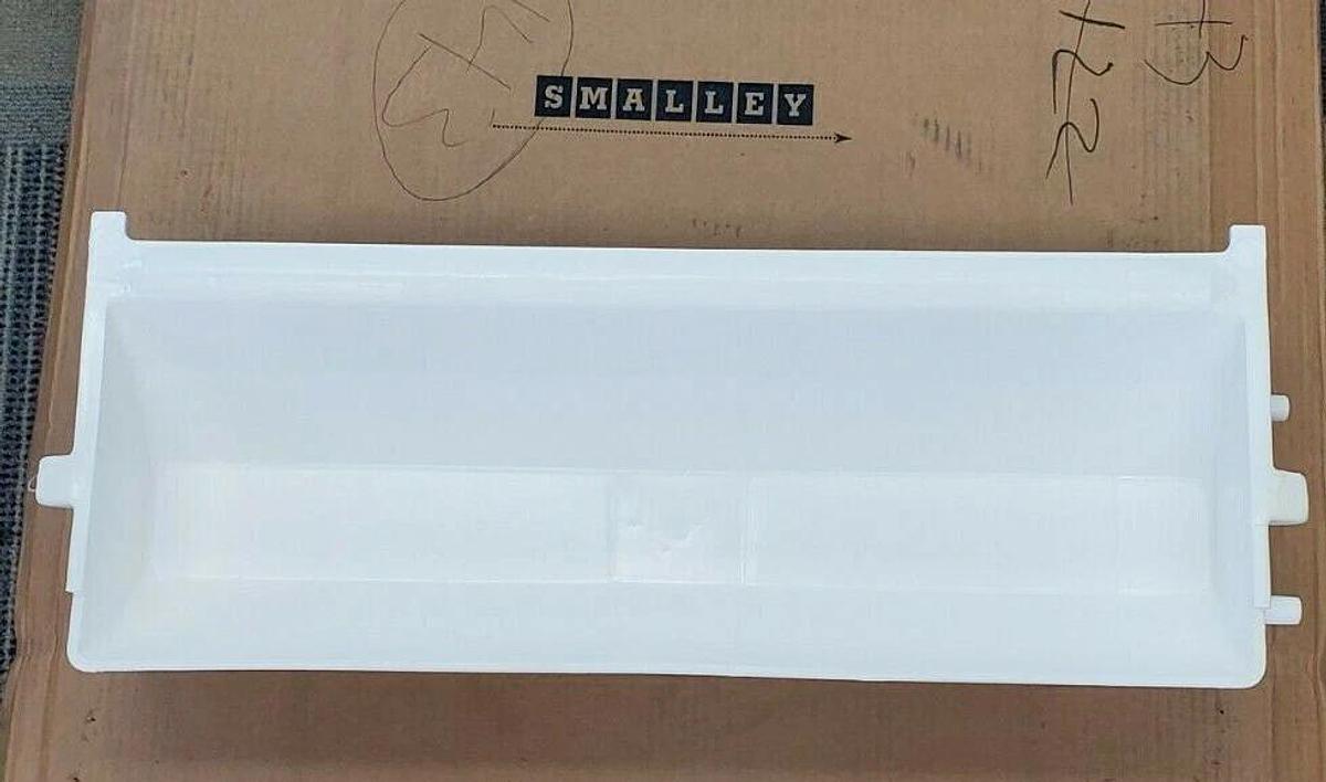 Used BOX OF 6 NEW SMALLEY MANUFACTURING 05-0007 IP-24 / HDPE CONVEYOR CONTAINERS