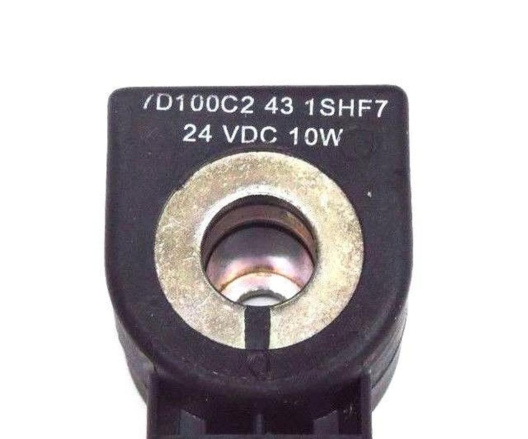 Used LOT OF 2 PARKER 7133KBN1LVJ1 SOLENOID VALVE COILS W/ CONNECTOR 7D100C2, 24VDC