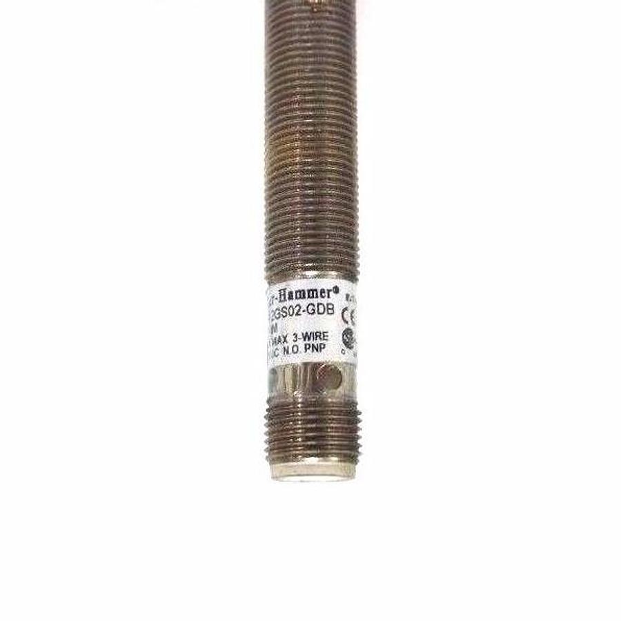 Used CUTLER HAMMER E57-12GS02-GDB INDUCTIVE PROXIMITY SWITCH W/ CSDS4A3CY2202 CABLE