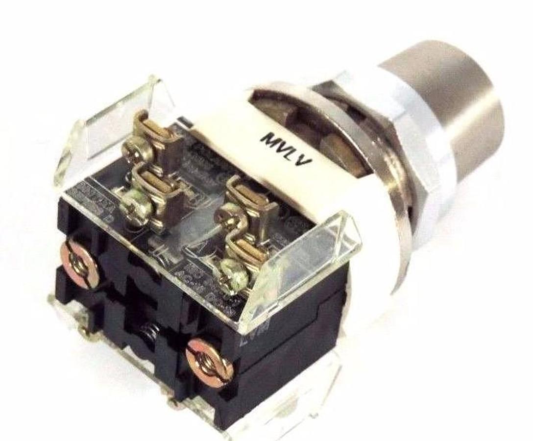 Used NIB ALLEN BRADLEY 800T-J63105B SER T SELECTOR SWITCH W/ 800T-XA CONTACTS SER D