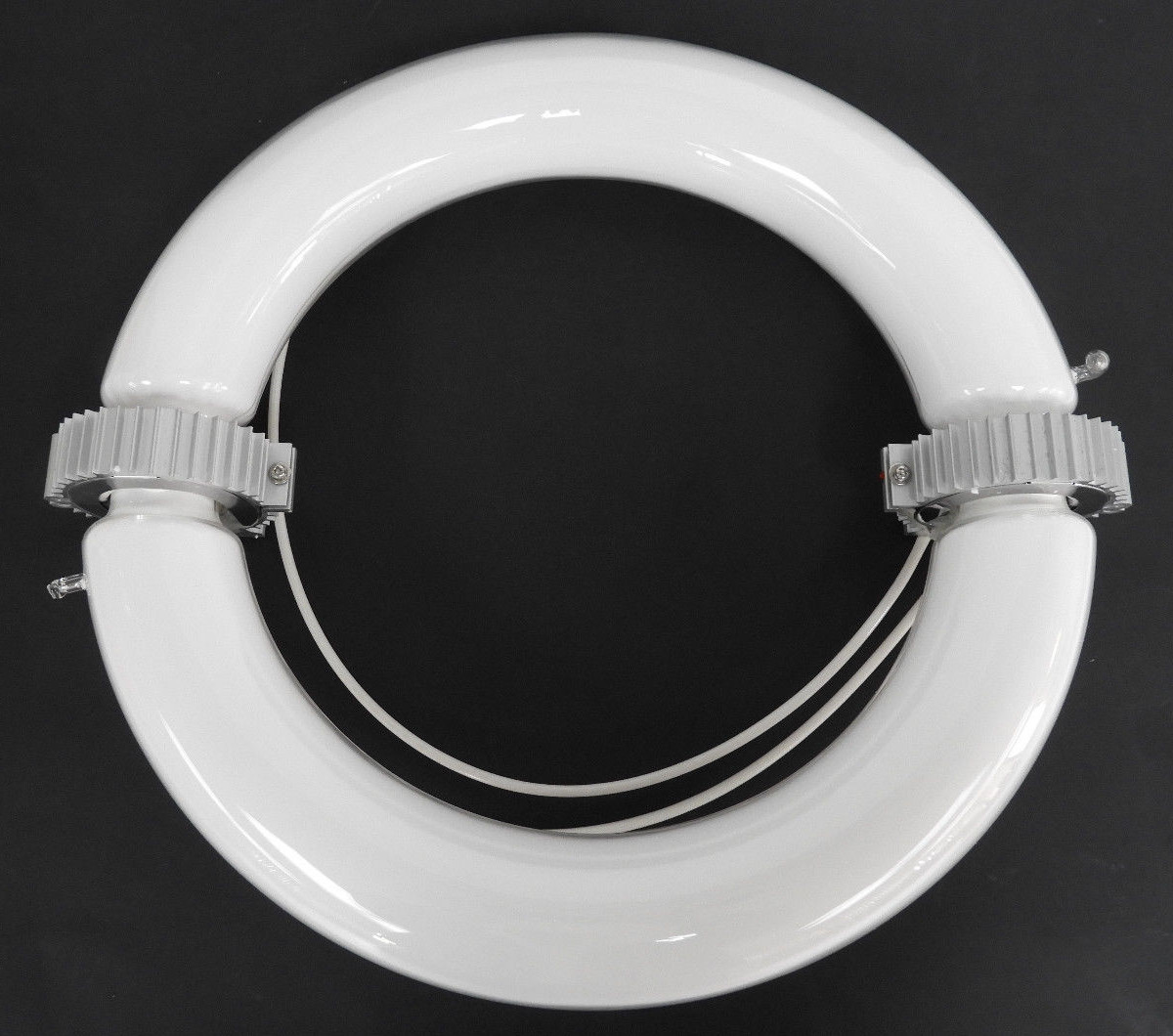 Used NEW NU VUE NV-RT200 ROUND TUBULAR INDUCTION LAMP 200 WATTS, 16000-170000 LUMENS