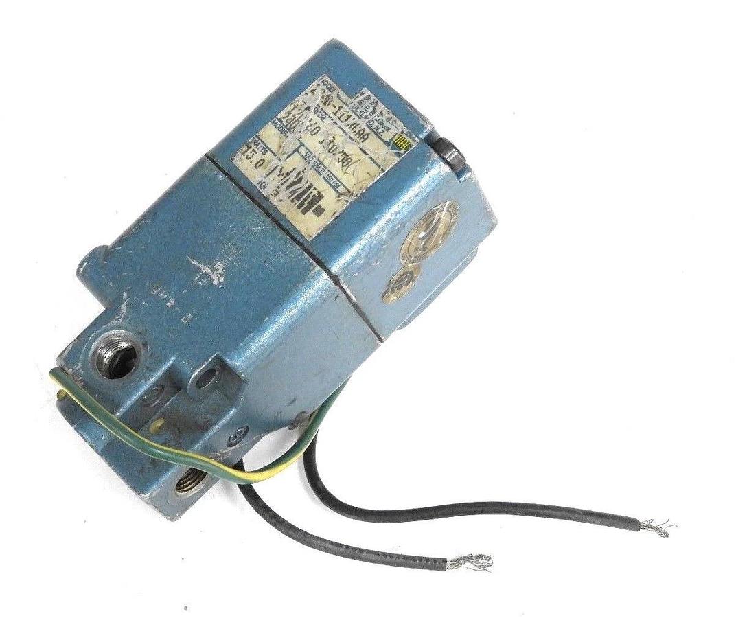 Used MAC VALVES 224B-111KCAA SOLENOID VALVE 110/120VAC, 50/60HZ, 240VDC, 15W
