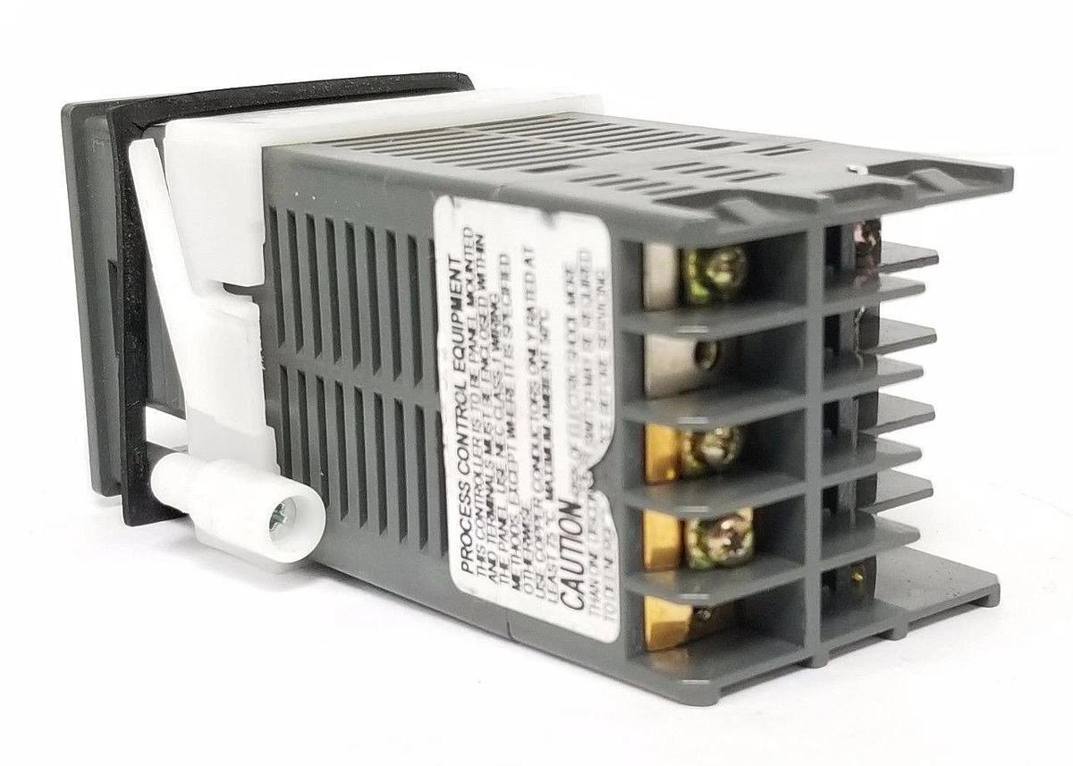 Used CHROMALOX 1601E-11030 TEMPERATURE CONTROLLER HOUSING