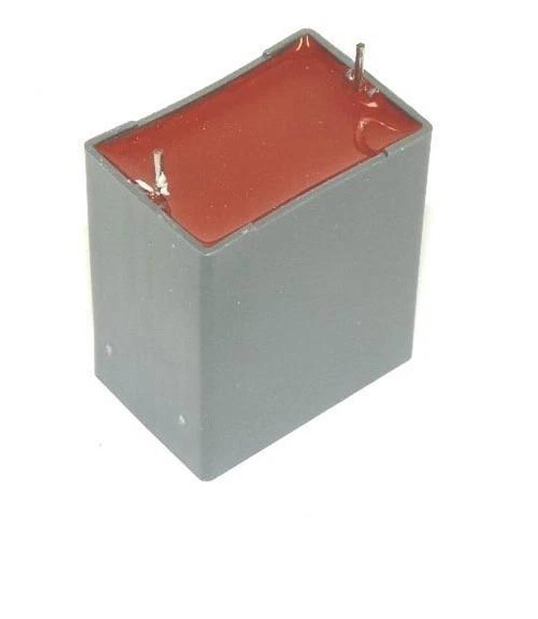 LOT OF 8 NEW DIGI-KEY 478-2612-ND CAPACITORS MFG P/N: FFB56L0475K, 4.7UF 1100VDC