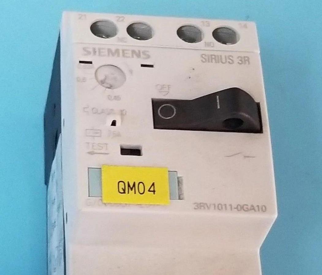 Used SIEMENS 3ZX1012-0RA00-1AA1 W/ 3RT1016-1BB42 CONTACTORS & 3RV1011-0GA10 BREAKER