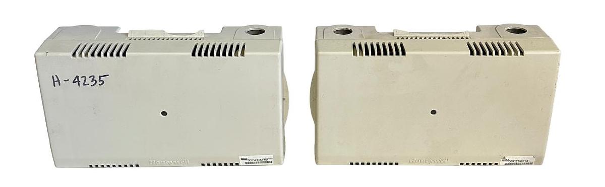 Used 2 HONEYWELL W7760A-2011 / W7760A2011 BUILDING MANAGER CONTROLLERS EXCEL 15 24Vac