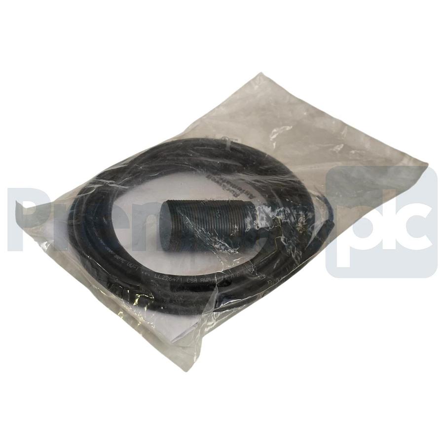Used Allen-Bradley 875CP-G20N30-A2 /A Capacitive Proximity Sensor N.O., 24-240VAC NEW