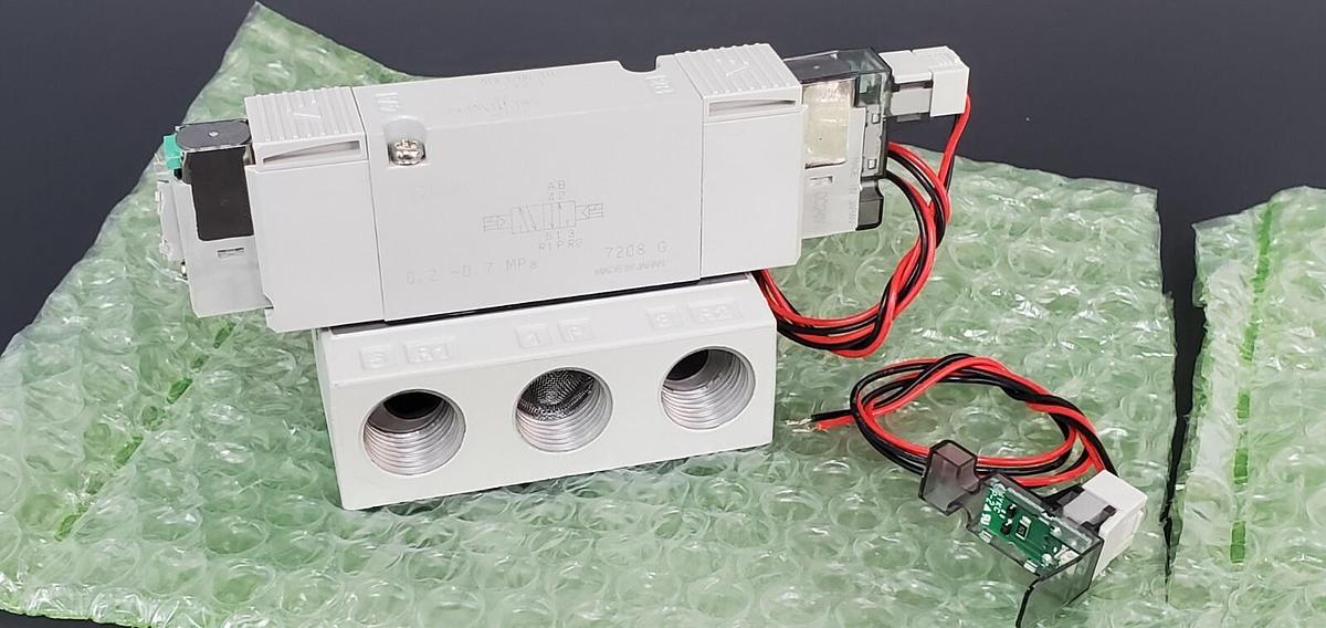 NIB CKD 4GE320R-10-E2-3 VALVE ASSEMBLY 4GE320R10E23, DC24V