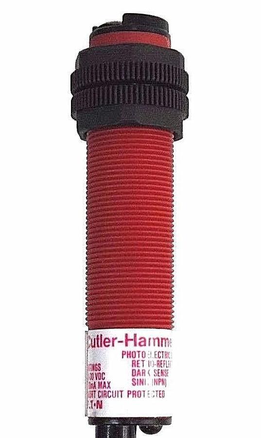Used NIB CUTLER HAMMER E58CAL18T110R2 PHOTOELECTRIC SENSOR 10-30VDC 3M CABLE