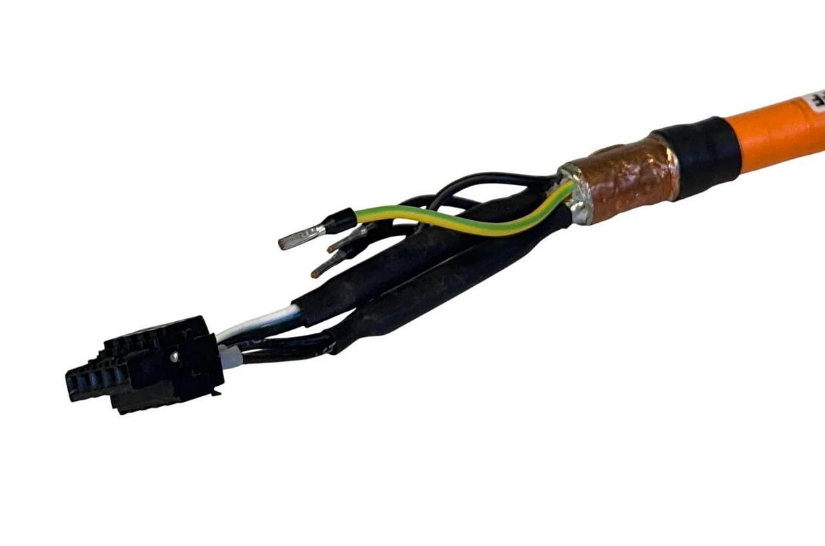 Used BECKHOFF ZK4500-8023-0020 / ZK450080230020 MOTOR CABLE AX5000 SPEEDTEC 2M USNP *
