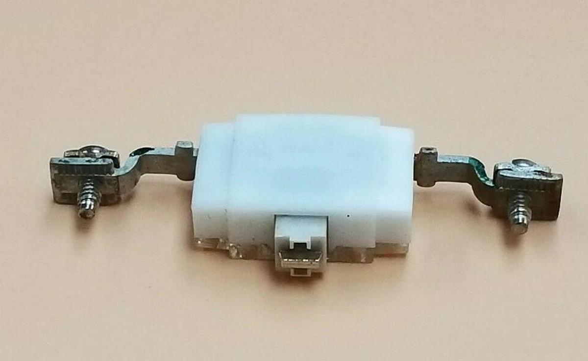 Used BOX OF 12 NEW CUTLER HAMMER D26MPR TYPE M RELAYS POLE REAR POLE N.O. CONV SER A3